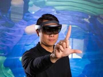 Inside a Cell: Augmented Reality with HoloLens (Markus Santoso)