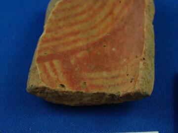 Usulutan-like resist decoration