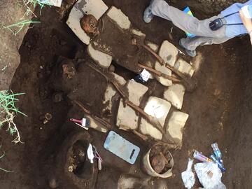 Individuals on metates