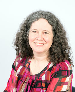 Profile picture_Sarah McFarlane