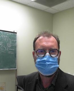 photograph wearing surgical mask in pandemic