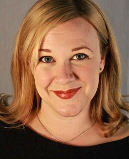 Headshot of Lindsay Kurtze