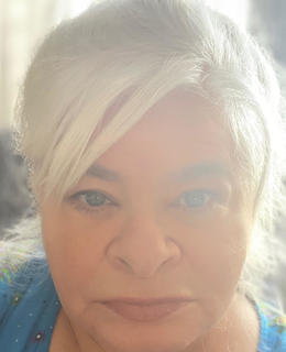 Leslie Holmes