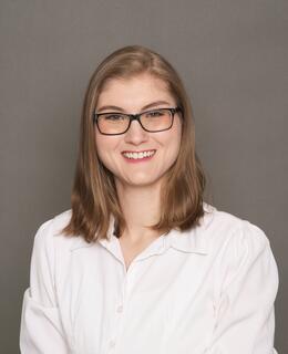 Headshot showing Charys Russell