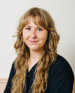 Portrait photo of Zoe Kruschke