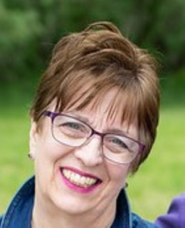 Bev Ross headshot