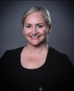 Helen Dunlop headshot 