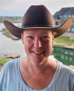Picture of Jennifer Love with cowboy hat. Yee hah!