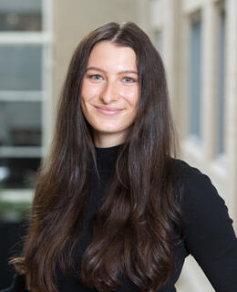 Kirsty Robertson headshot