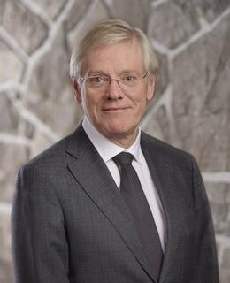 CE Head shot