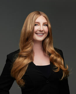 Julia Daun Headshot