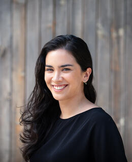 headshot of Angela Cruz smiling