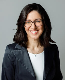 Anna Consoli_ headshot