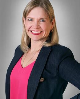 Headshot of Dr. Laura 2025