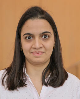 Miti Mazmudar - Head shot image